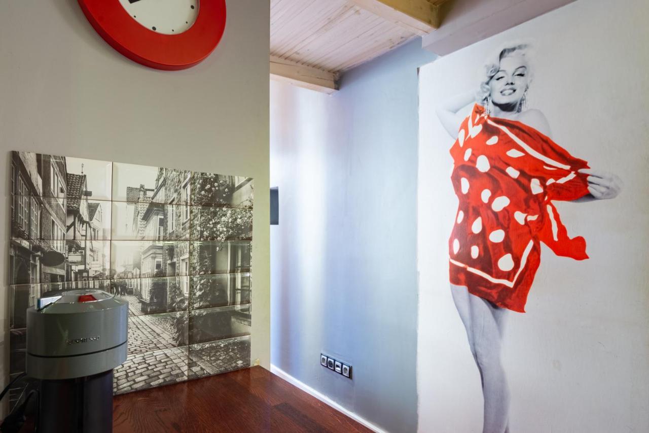 Lilly Apartment Main Train Station Old Town By The Castle Suites كراكوفيا المظهر الخارجي الصورة