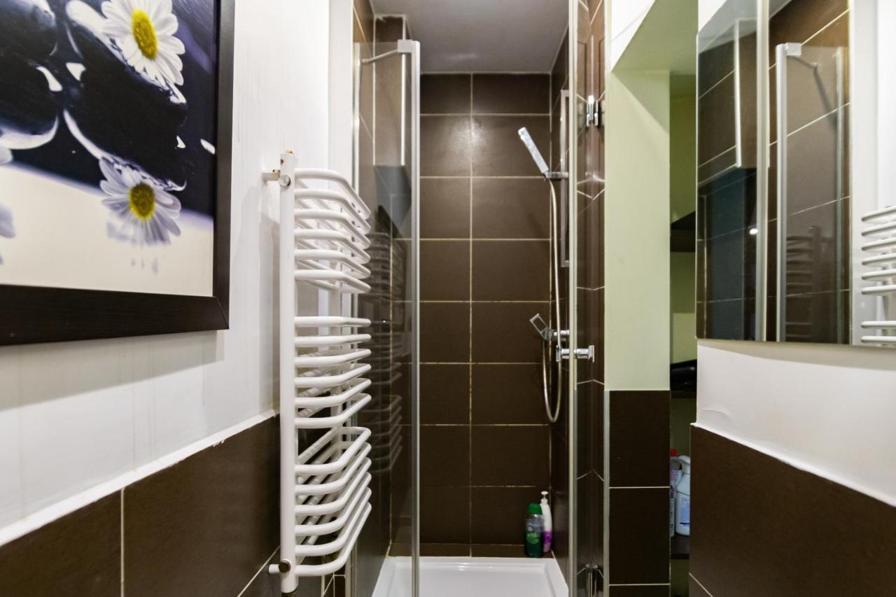 Lilly Apartment Main Train Station Old Town By The Castle Suites كراكوفيا المظهر الخارجي الصورة