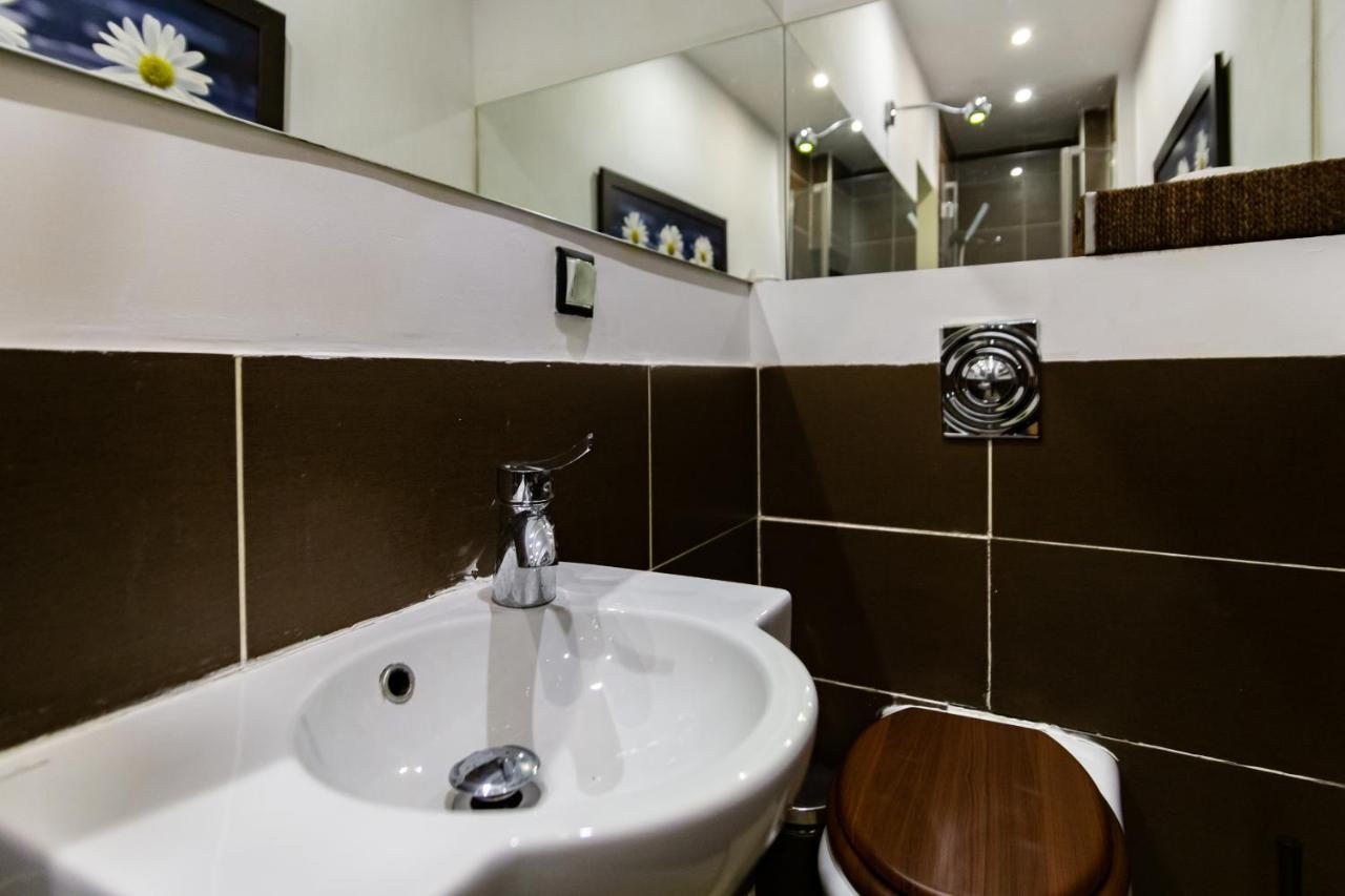 Lilly Apartment Main Train Station Old Town By The Castle Suites كراكوفيا المظهر الخارجي الصورة