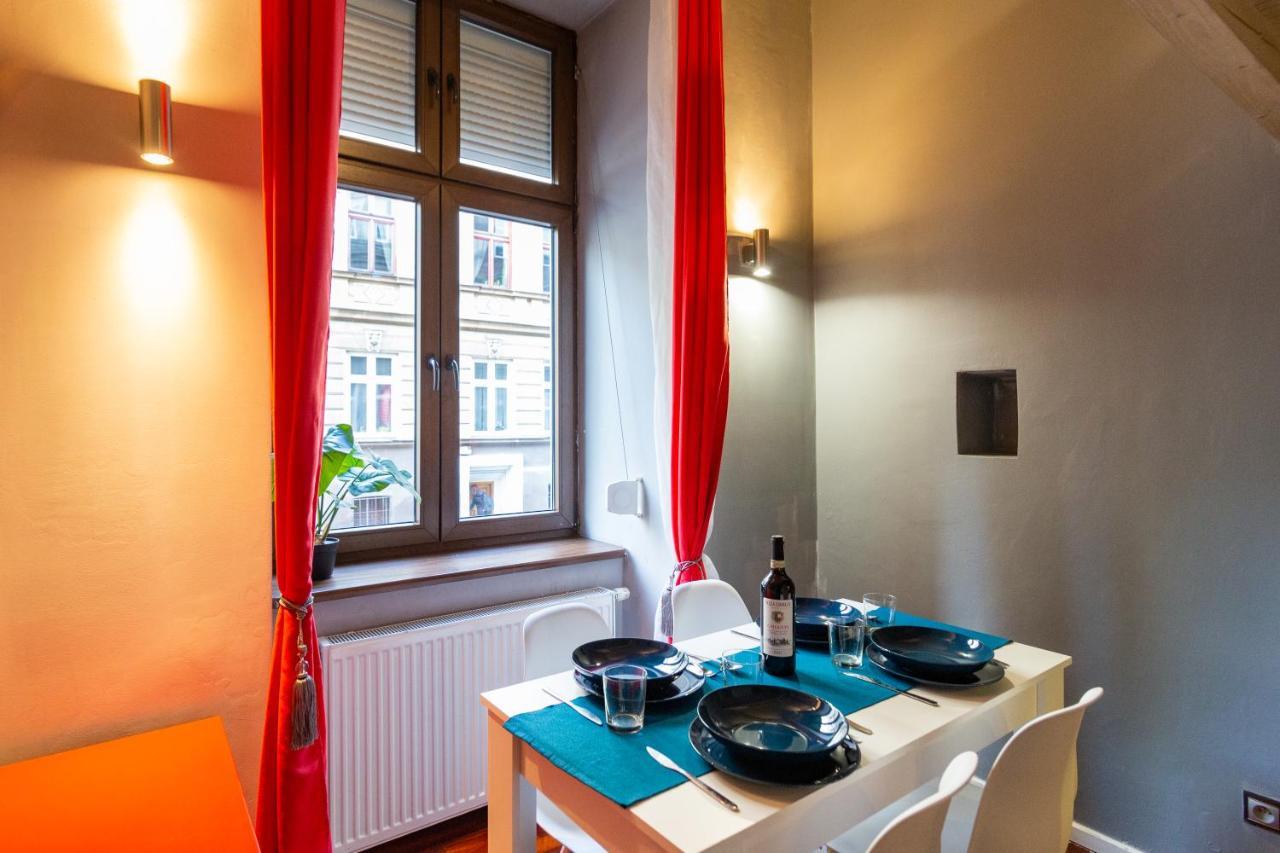 Lilly Apartment Main Train Station Old Town By The Castle Suites كراكوفيا المظهر الخارجي الصورة