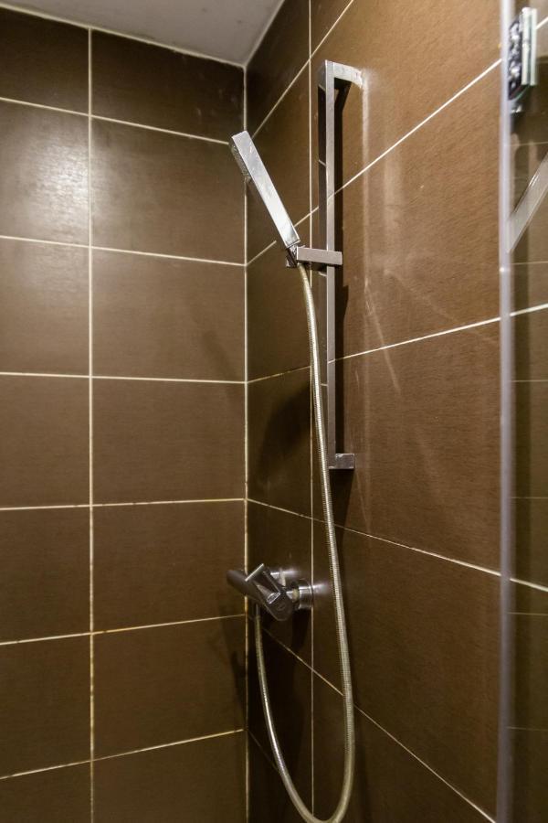 Lilly Apartment Main Train Station Old Town By The Castle Suites كراكوفيا المظهر الخارجي الصورة